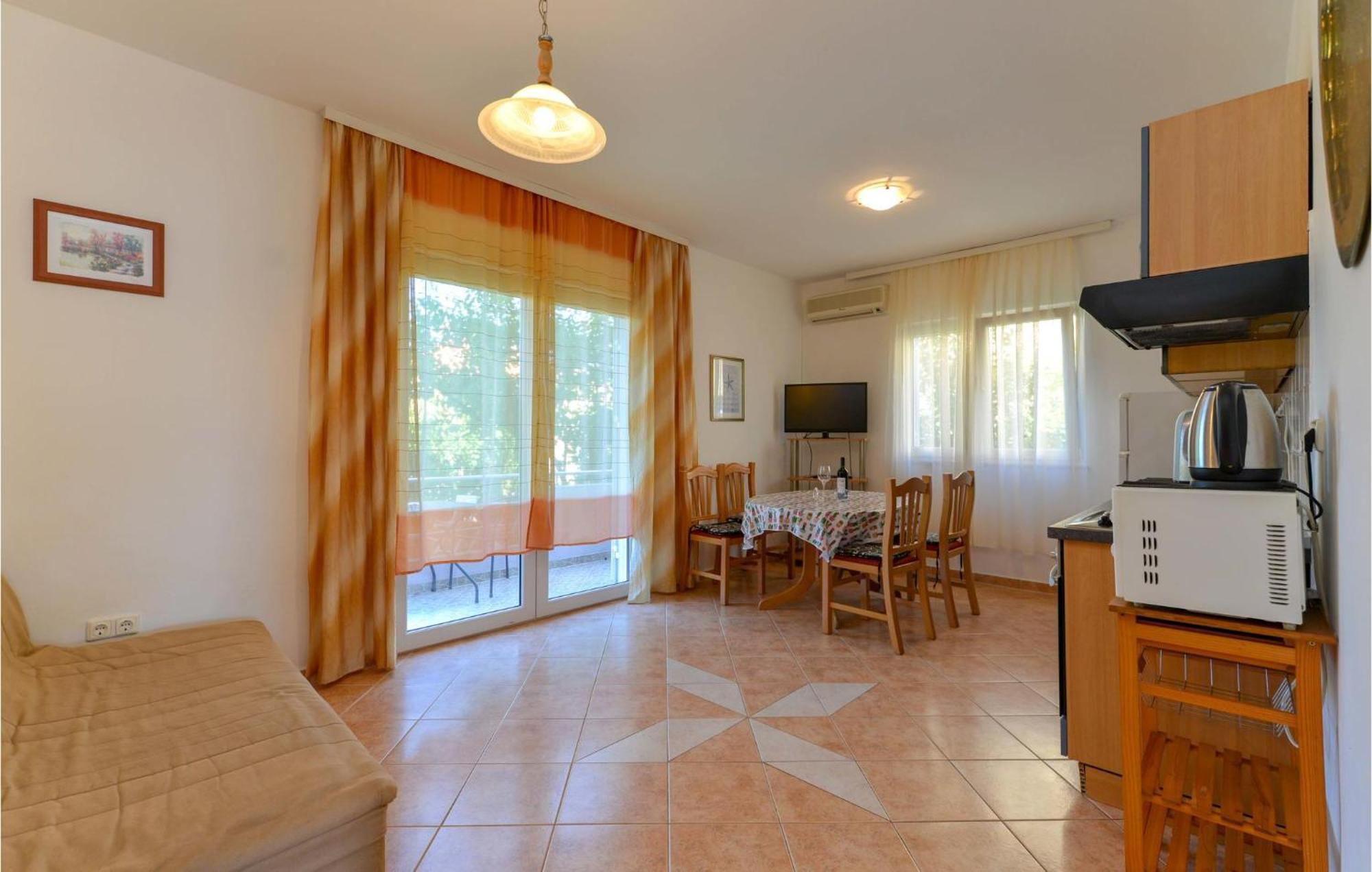 1 Bedroom Nice Apartment In Zadar Exterior photo